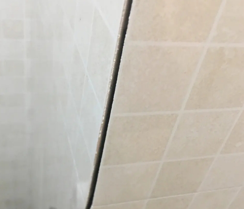 融安瓷砖空鼓维修公司分享阳台瓷砖脱落的修复过程可以分为以下几个步骤