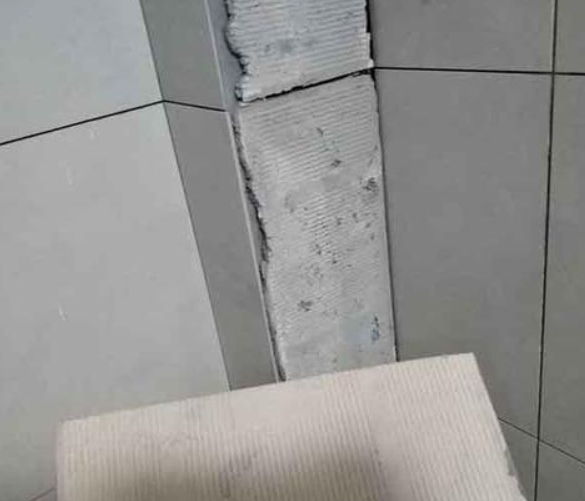 融安瓷砖空鼓维修公司分享下厨房瓷砖脱落的补救措施。